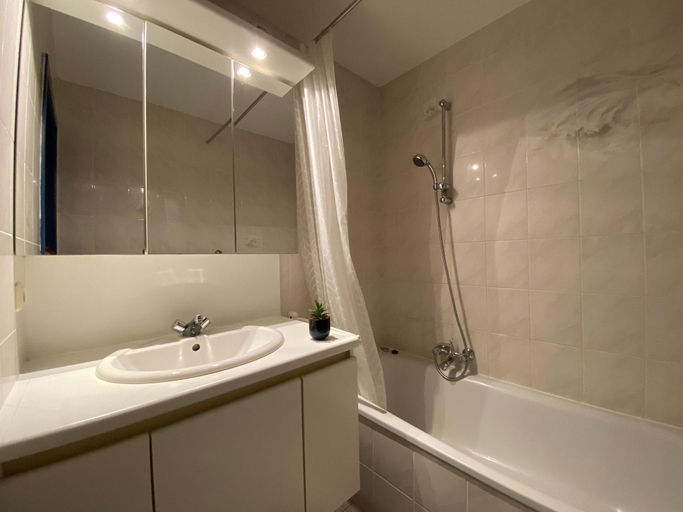Bathroom, Apartment in Nieuwpoort near Beach, West-Vlaanderen