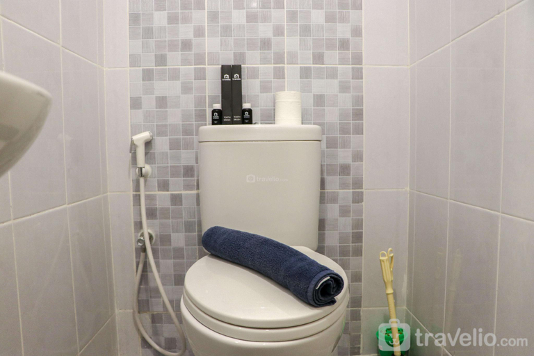 Bathroom 5, Stylish Studio Tokyo Riverside PIK 2 By Travelio, Tangerang