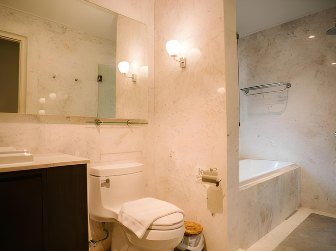 Bathroom 3, Hotel Baanrincome, Muang Chiang Mai