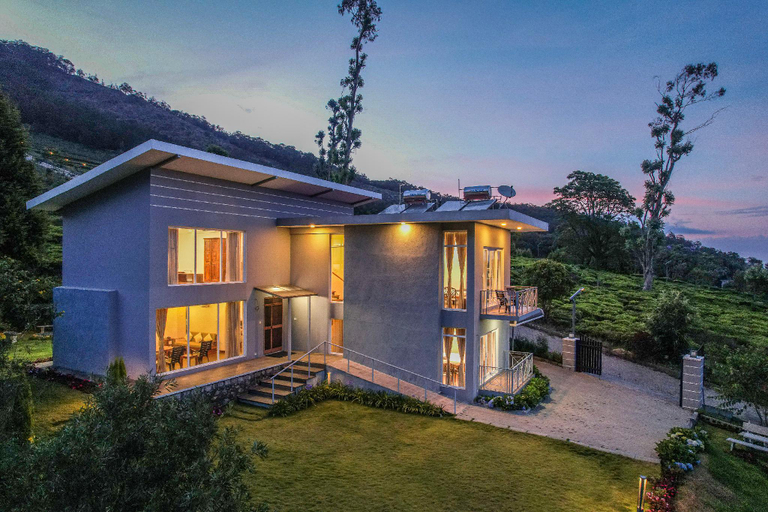 Exterior & Views