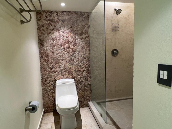 Bathroom 3, Villas Maria Isabel, Dist. Pochutla