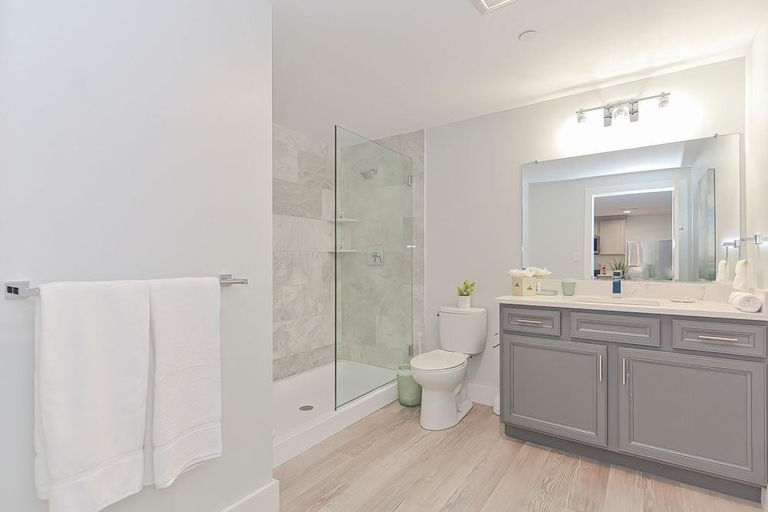 Bathroom 2, Harbourtown Suites on Plymouth Harbor, Plymouth