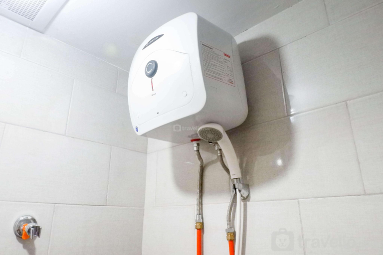 Bathroom 3, Delightful Studio at Supermall Mansion By Travelio, Surabaya