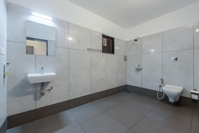 Bathroom 3, Shoolin Palace, Dakshina Kannada