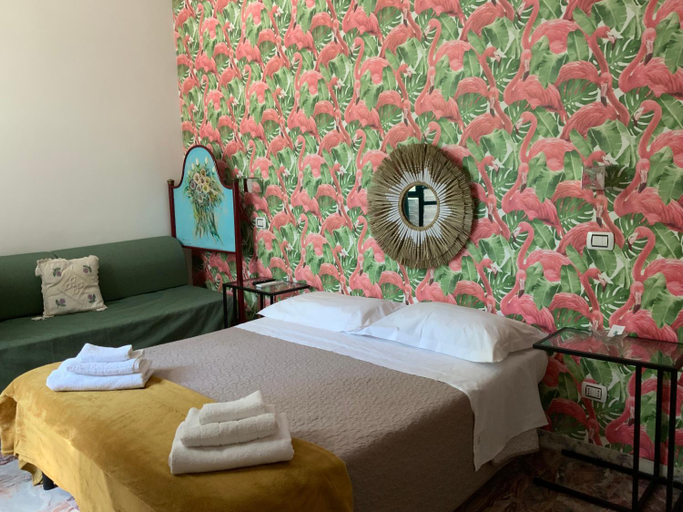 Bedroom 2, Vatican Fairytale Garden, Roma