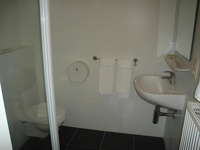 Bathroom 2, B&B Castellier, Antwerpen