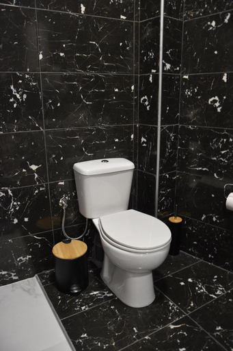 Bathroom 4, Kourites Apartments, Faistos