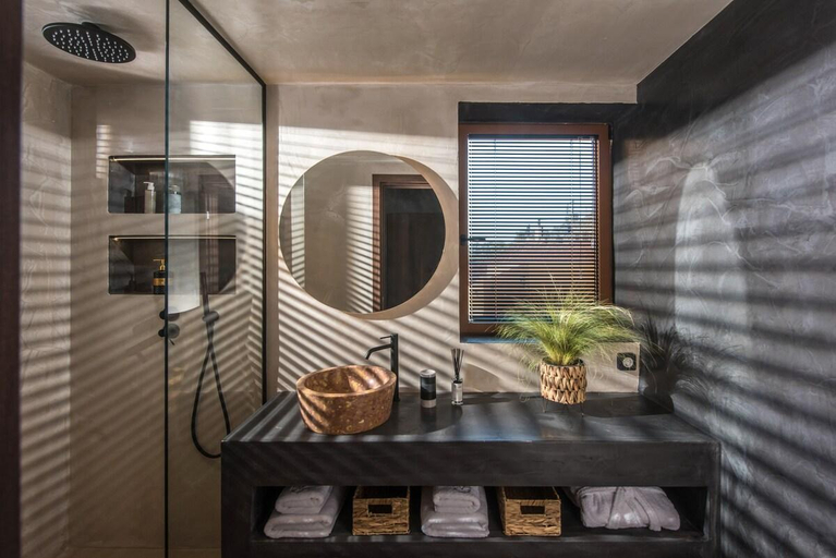 Bathroom 4, Villa Ouranos - Where the World Unfolds Before You, Crete