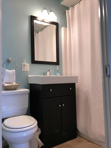 Bathroom 4, Beachcomber Inn, Livingston