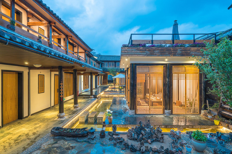 Exterior & Views