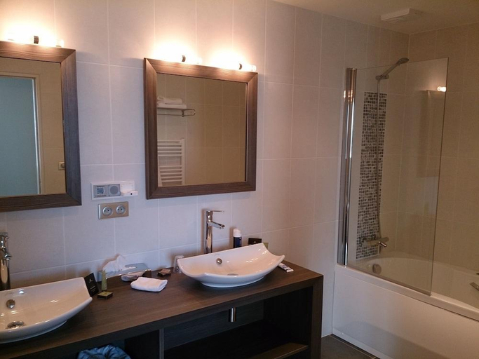 Bathroom 3, Le Konine - Montceau Les Mines, Saône-et-Loire