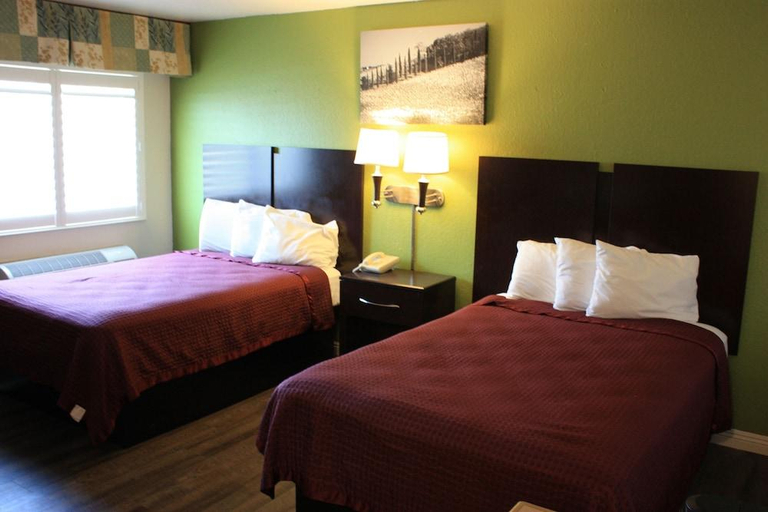 Bedroom 2, Express Inn, Solano