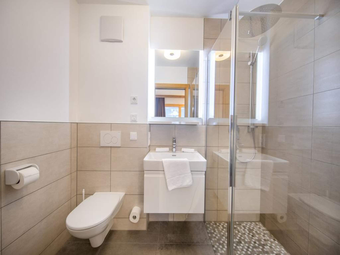 Bathroom 4, Modern Chalet near Zillertal Arena, Zell am See