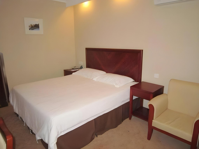 Bedroom 3, GreenTree Inn Jiangxi Yingtan Railway Station Square Business Hotel, Yingtan