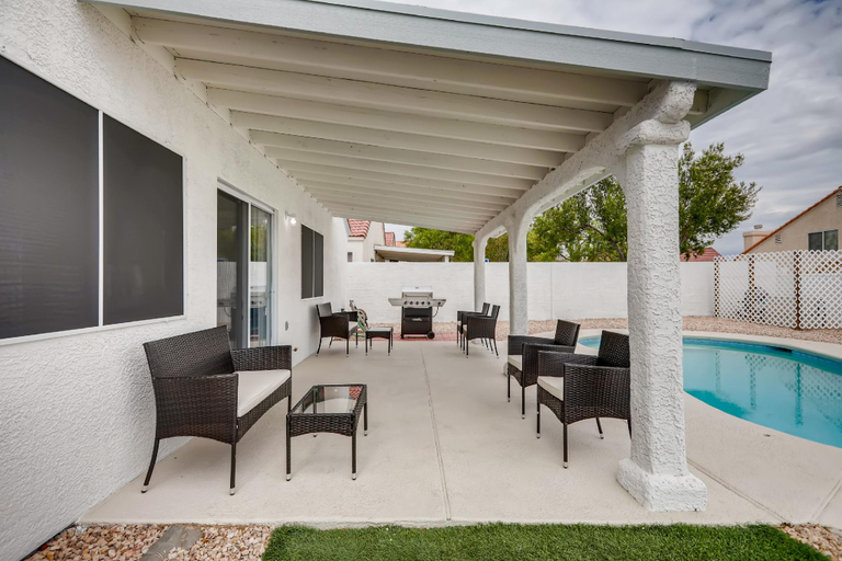 Others 4, Luxurious House With A Pool, Spa, and Patio , Clark