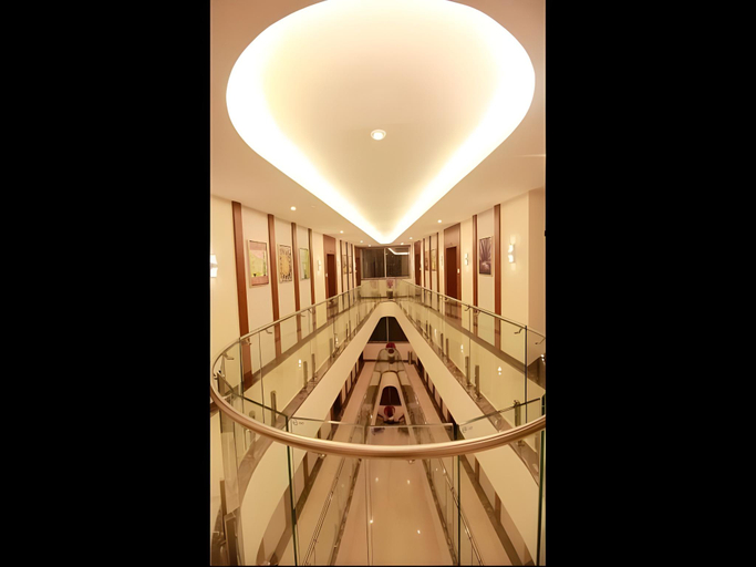 Others 5, The Grand Highness, Diu