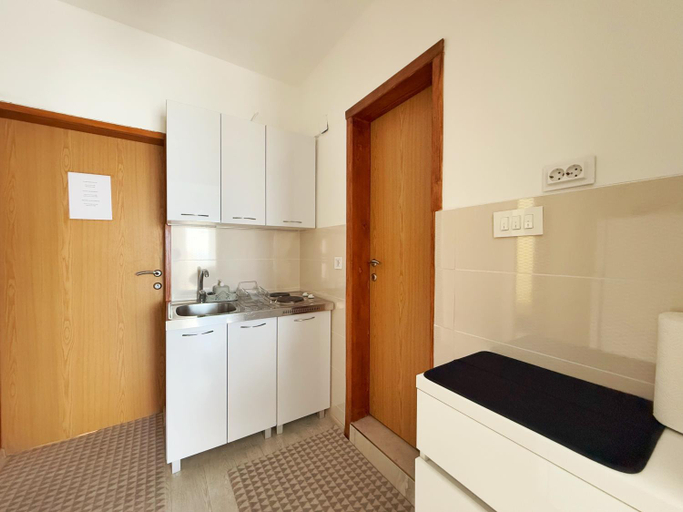 Others 5, Apartmani Avanti Becici