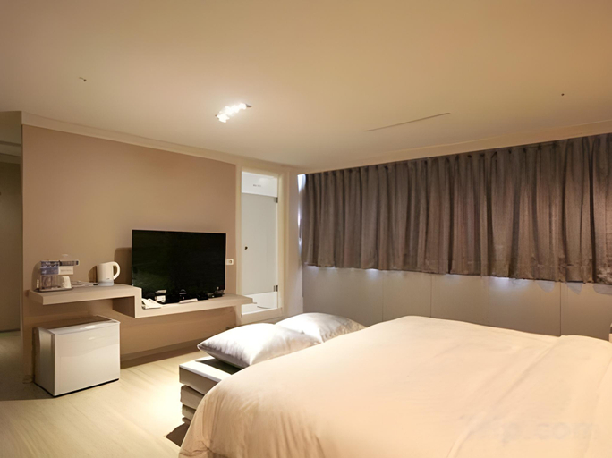 Bedroom 2, HengChang Business Hotel, Keelung