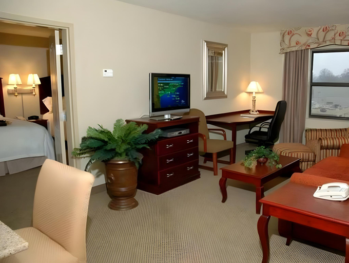 Bedroom 3, Hampton Inn & Suites Florence-Downtown, Lauderdale