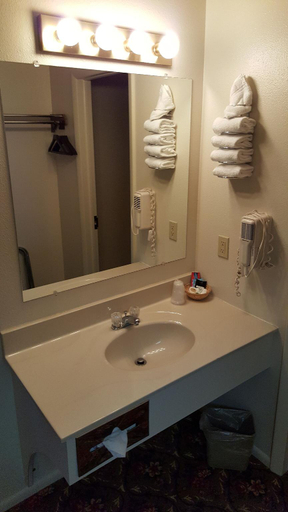 Bathroom 3, The Scout Inn, Park
