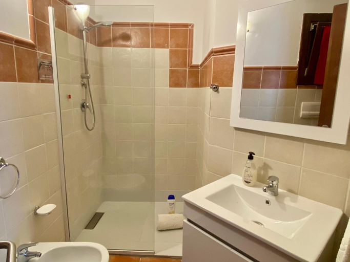 Bathroom 4, Porto Antigo 2 - By Bobbywashere