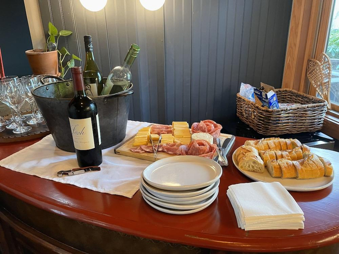 Food & Drinks 5, Minnewaska Lodge, Ulster