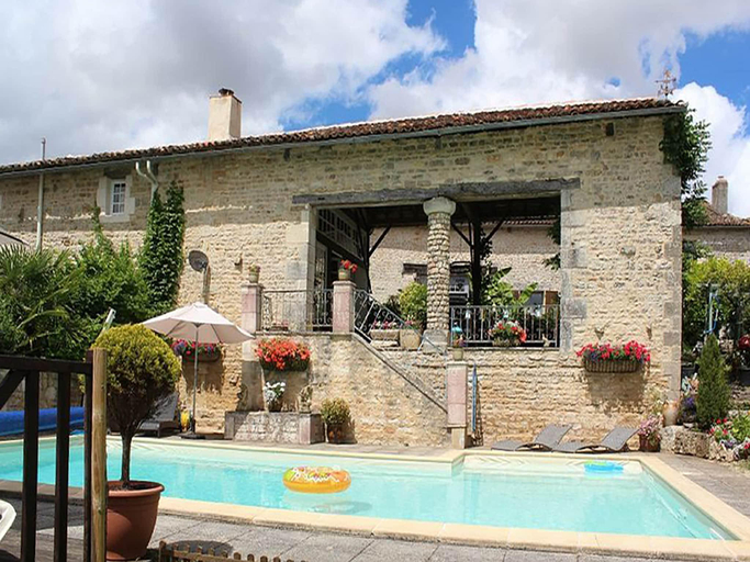 Sport & Beauty, Holiday Home in Charente with Pool, Charente