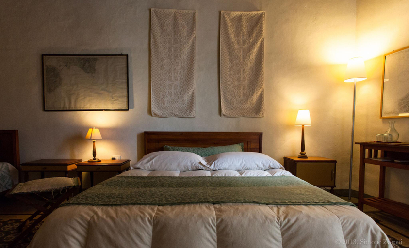 Bedroom 4, Piazza San Pantaleo, Sassari