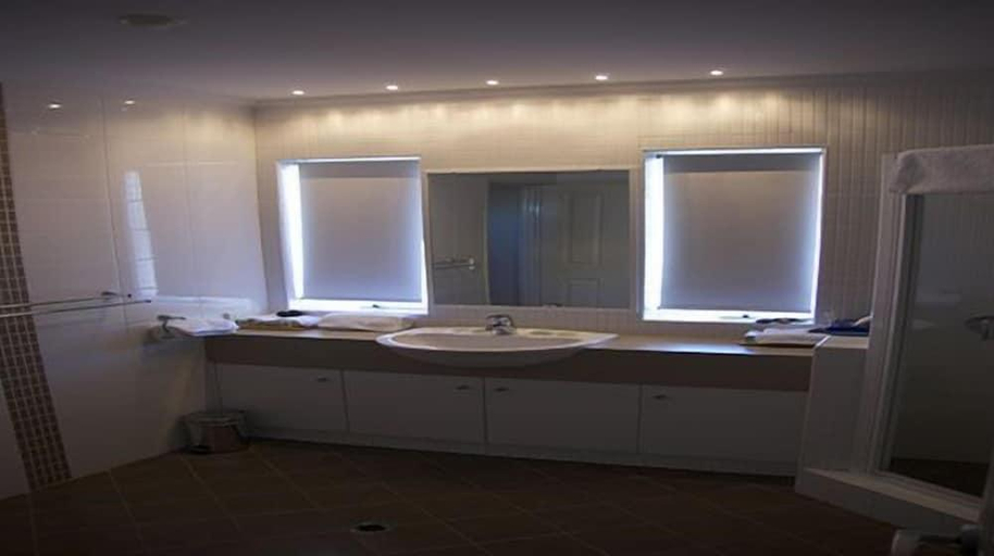 Bathroom 4, Gecko Lodge Kalbarri, Northampton