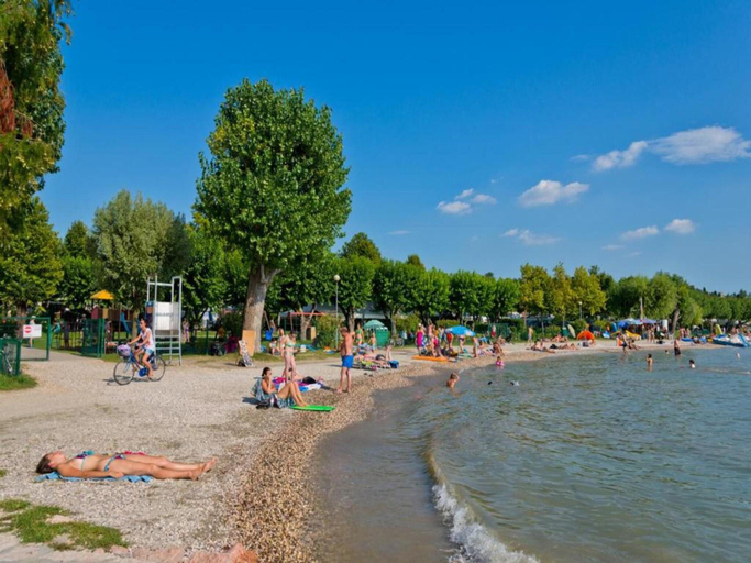 3, Apartment in Lazise with Lake View Balcony, Verona