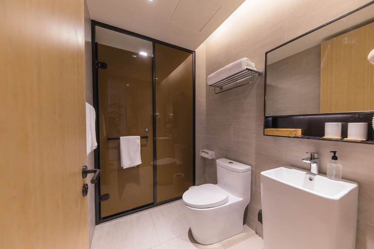 Bathroom, Ji Hotel Yantai Bus Terminal, Yantai