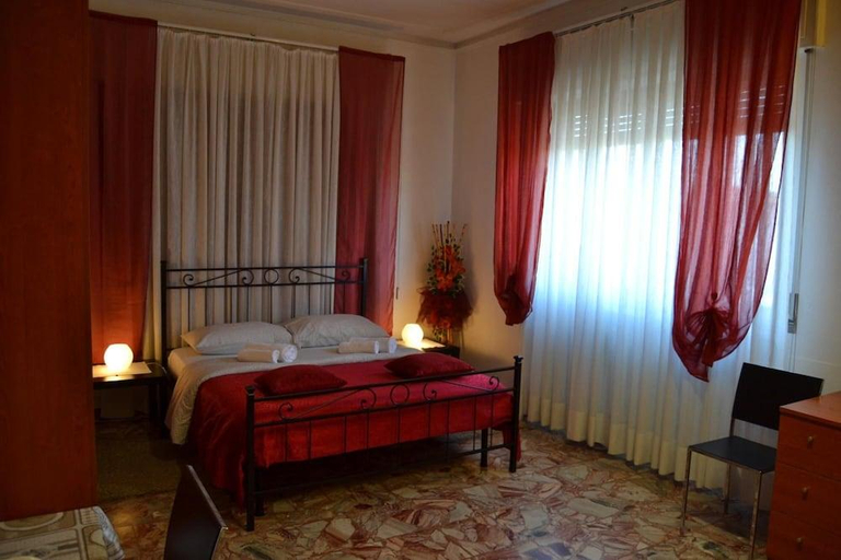 Bedroom 3, My Way, Pisa