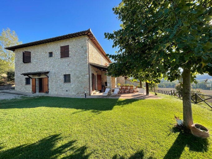 5, Detached villa - sleeps 10 - pool - pergola - playground for children - wifi, Perugia