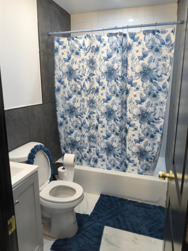 Bathroom 3, LOG COMFORT, Newark