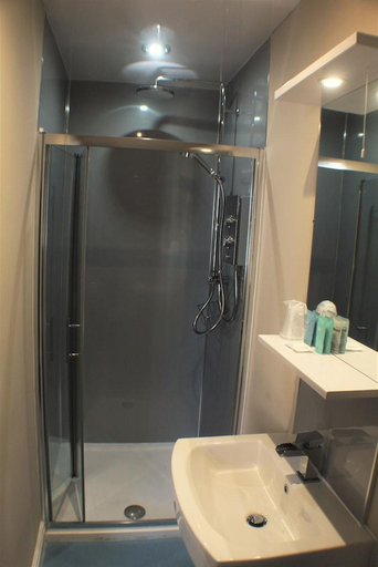 Bathroom 5, Argyll Hotel, Argyll and Bute