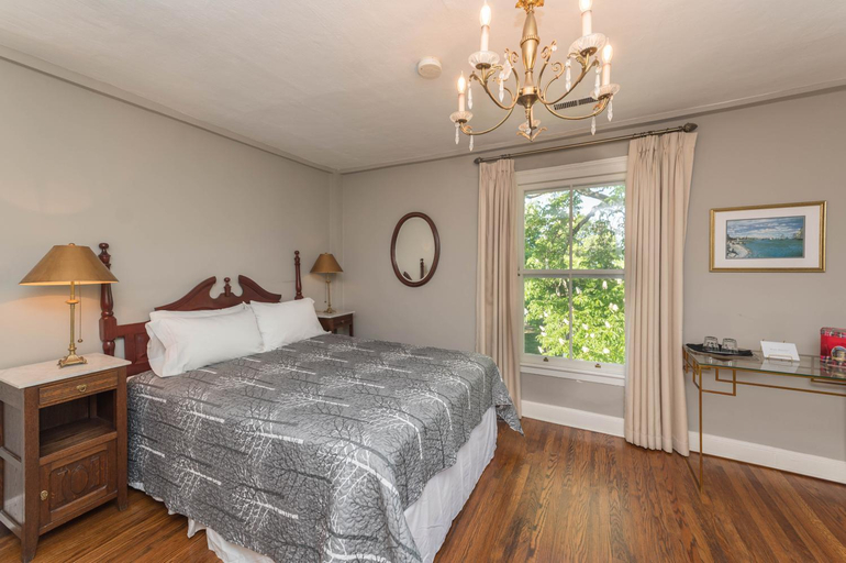 Bedroom 3, The Old Bank House, Lake Ontario