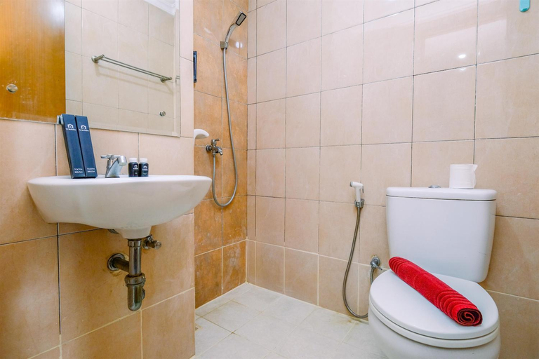 Bathroom 2, SimplyLook Studio Margonda Residence 2 By Travelio, Depok