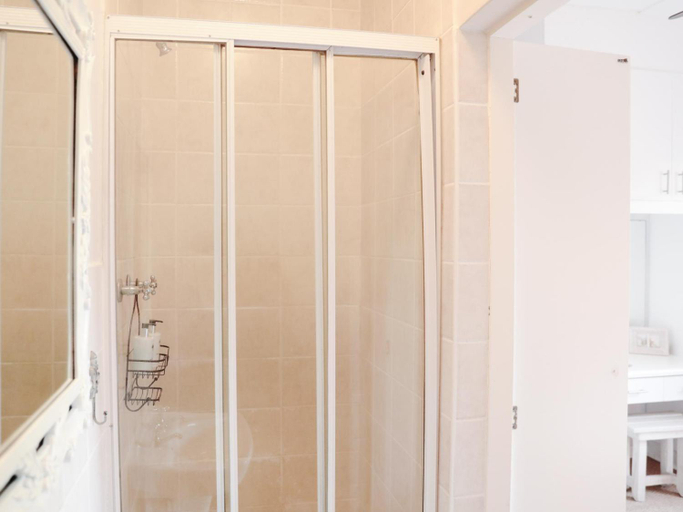 Bathroom 3, Wildecrest & Ripplemead, Amblewood Guesthouse, Cacadu