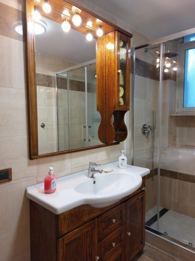 Bathroom 2, Termini Colosseum apartment, Rome