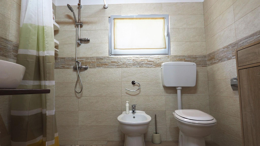 Bathroom 3, Villa Ulivo, sleeps 7, garden close to the sea, Lecce