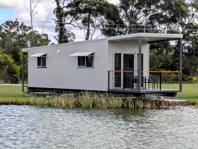 Others 3, Trinity Islands Holiday Park - Cabin Accommodation, Hervey Bay - Pt B
