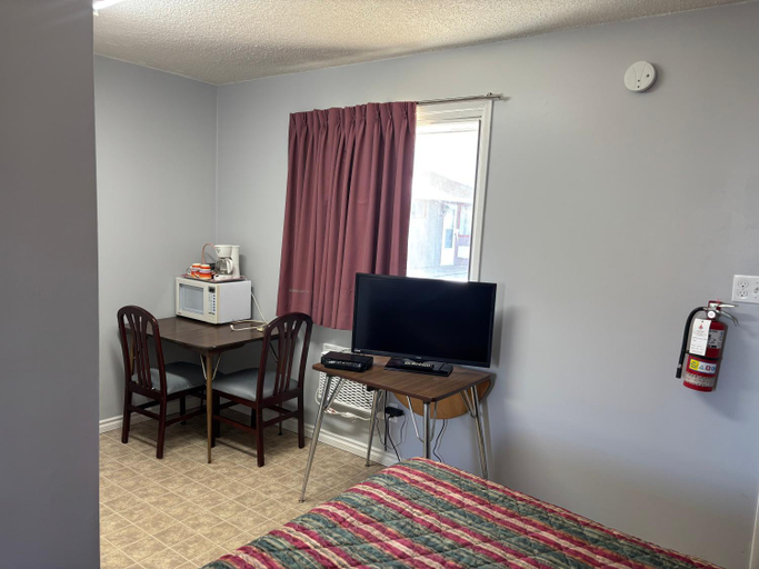 Bedroom 2, Viking Lamplighter Motel, Division No. 10