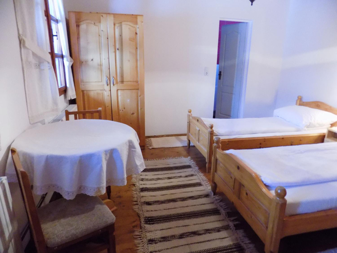 Others 3, Cserekert, Alszegi Porta, Siculeni
