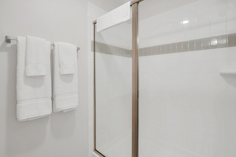 Bathroom 4, Newly Renovated Condo w/FREE Resort Access, Orange