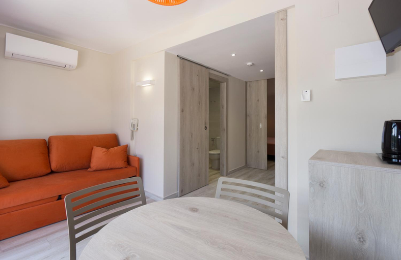Bedroom 3, Medplaya Aparthotel Sant Eloi, Girona