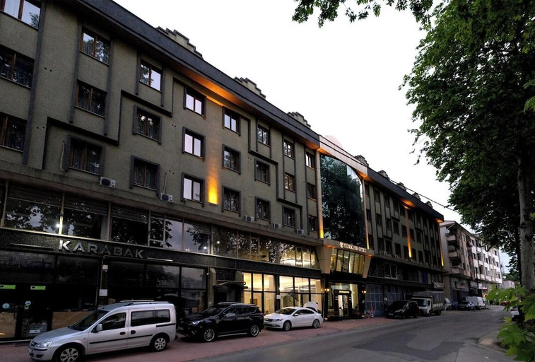 Exterior & Views