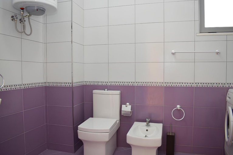 Bathroom 3, Brisa Del Mar Beachfront Apartment, Durrësit