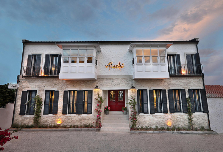 Exterior & Views