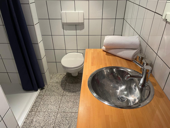Bathroom 3, Springiersbacher Hof, Cochem-Zell