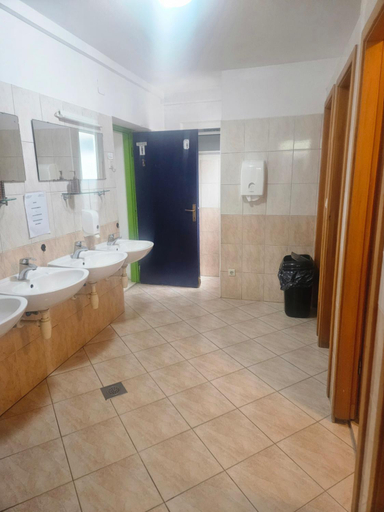 Bathroom 4, HI Youth Hostel Dubrovnik, Dubrovnik